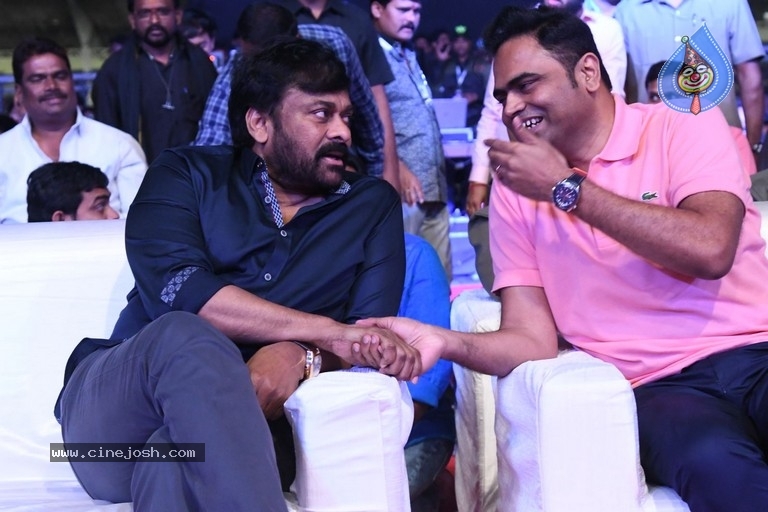 Sarileru Neekevvaru Pre Release Event 06 - 130 / 179 photos