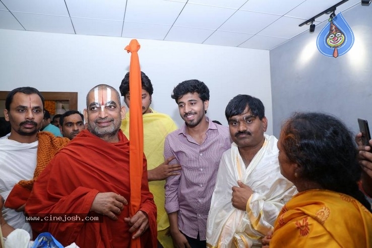 Shri Tridandi Srimannarayana Ramanuja Chinna Jeeyar Swamy Launched Space Vision Groups  - 10 / 21 photos