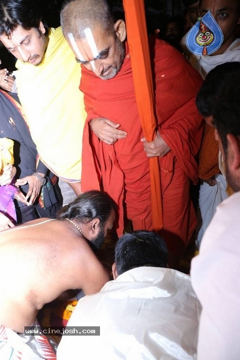Shri Tridandi Srimannarayana Ramanuja Chinna Jeeyar Swamy Launched Space Vision Groups  - 19 / 21 photos