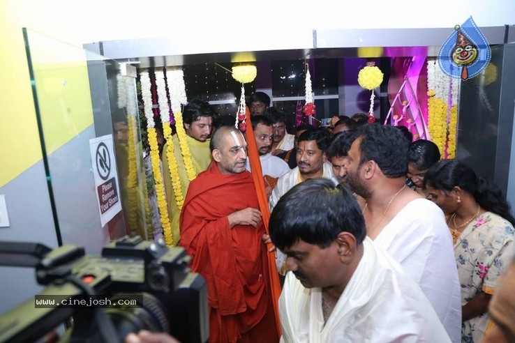 Shri Tridandi Srimannarayana Ramanuja Chinna Jeeyar Swamy Launched Space Vision Groups  - 21 / 21 photos