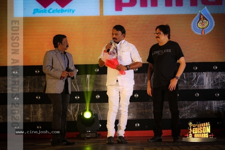 South Indian Cinema Awards - 13 / 44 photos