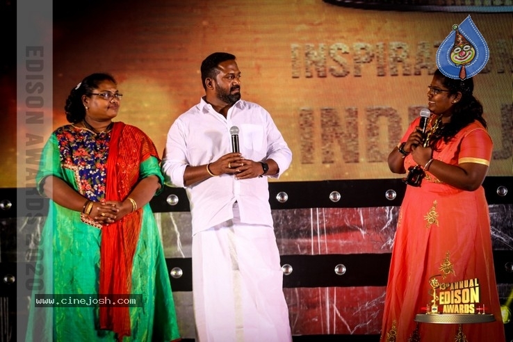 South Indian Cinema Awards - 17 / 44 photos