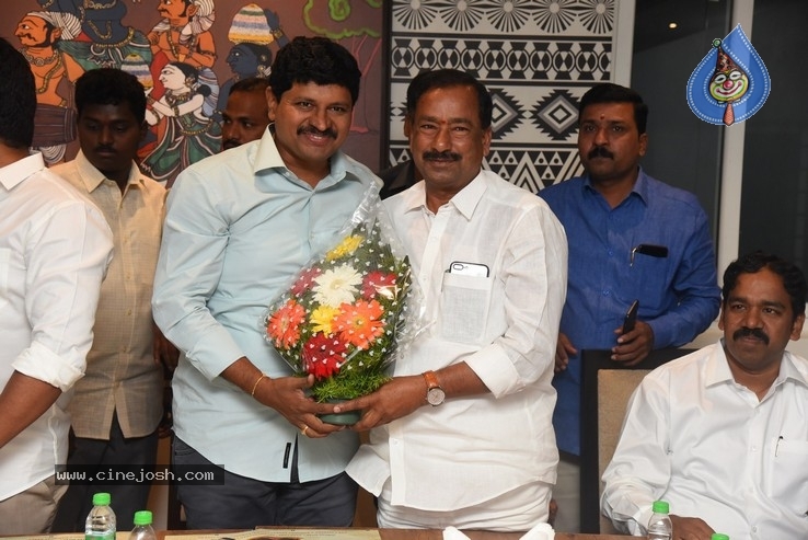 Sundeep Kishans Vivaha Bhojanabu Launch - 12 / 48 photos