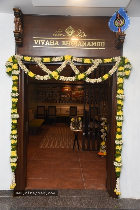 Sundeep Kishans Vivaha Bhojanabu Launch - 14 / 48 photos