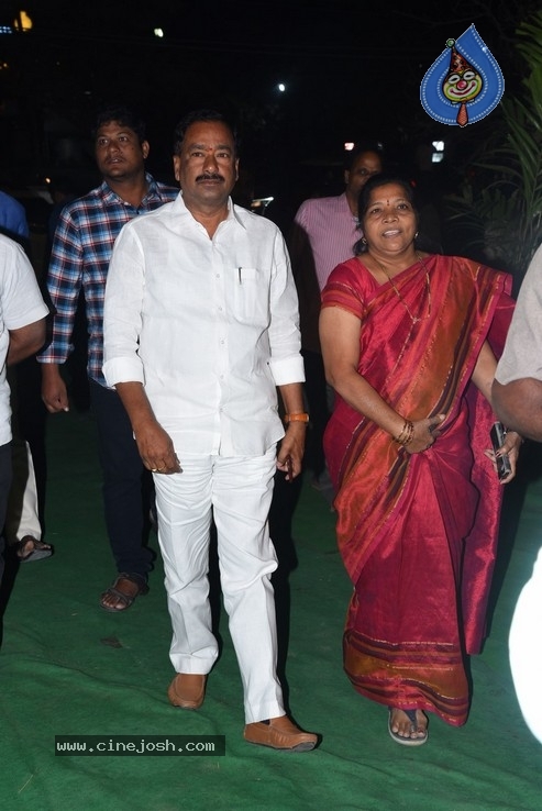 Sundeep Kishans Vivaha Bhojanabu Launch - 16 / 48 photos