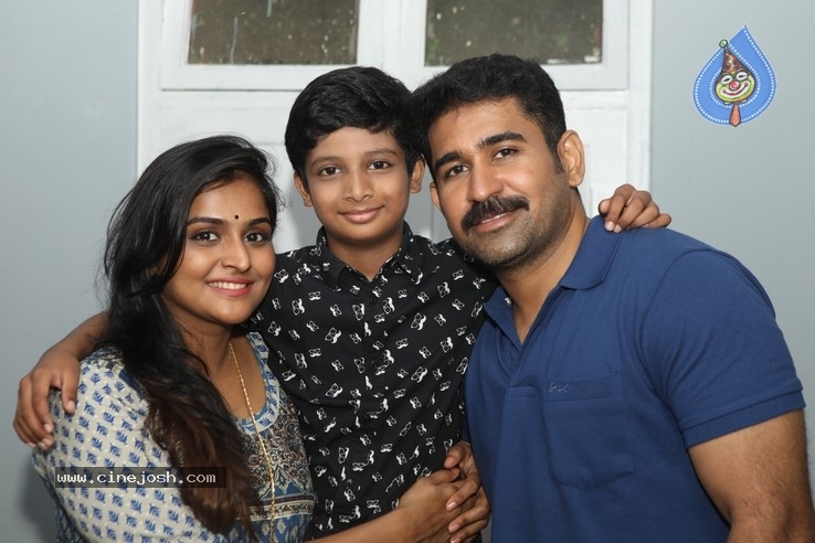 Thamezharasan Tamil Movie Stills - 7 / 19 photos