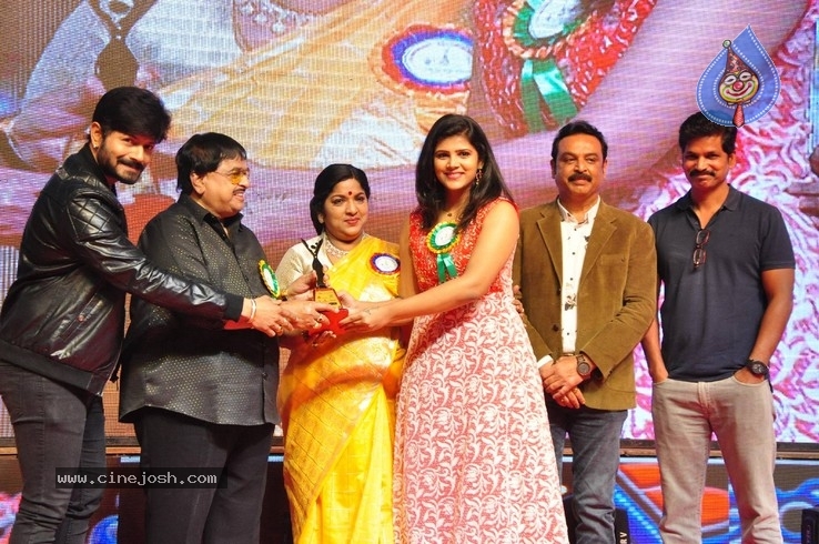 V B Entertainments Bullitera Awards 2019 Photos - 75 / 107 photos