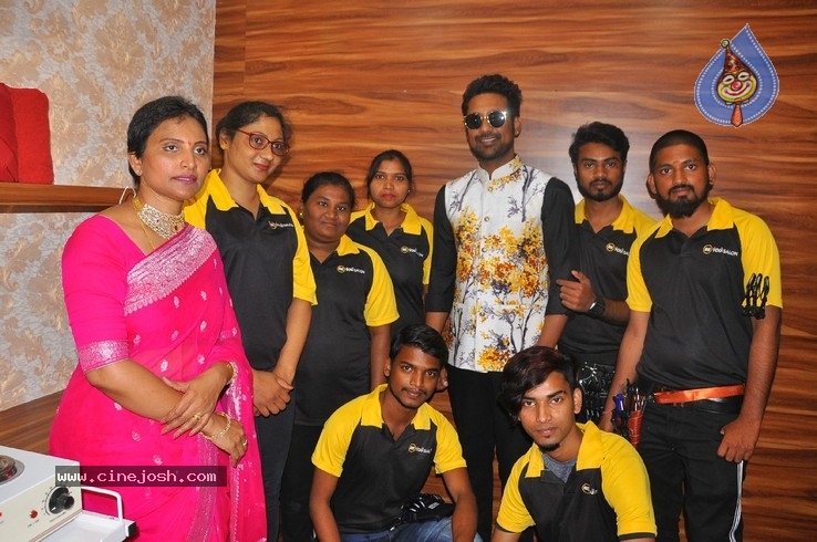 Varun Sandesh inaugurates  BeYou Salon - 1 / 30 photos