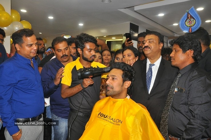 Varun Sandesh inaugurates  BeYou Salon - 4 / 30 photos