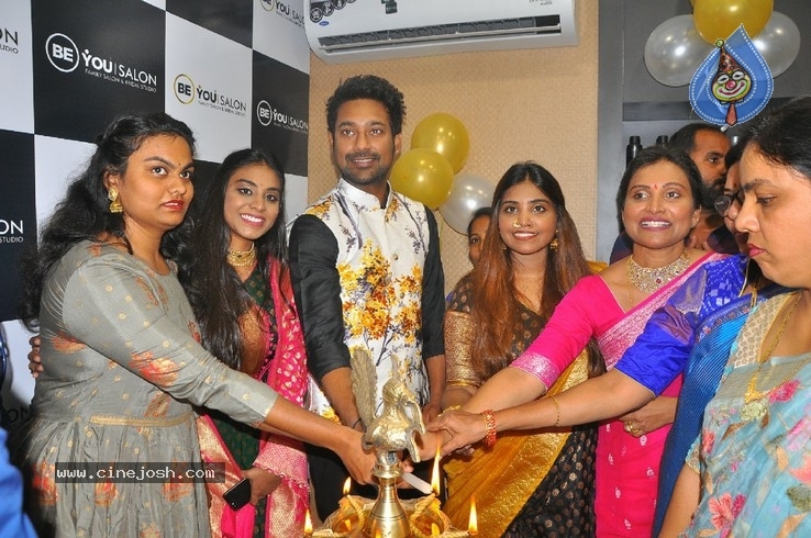Varun Sandesh inaugurates  BeYou Salon - 11 / 30 photos