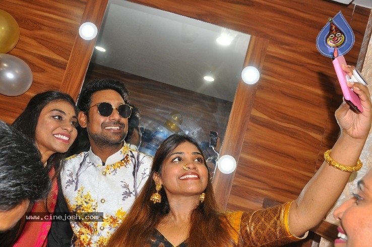 Varun Sandesh inaugurates  BeYou Salon - 12 / 30 photos