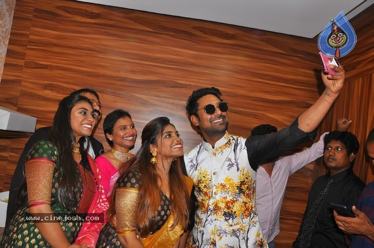 Varun Sandesh inaugurates  BeYou Salon - 14 / 30 photos