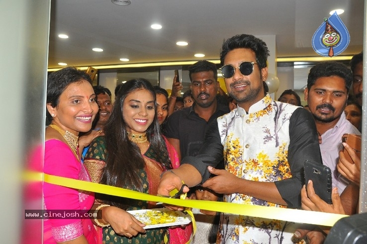 Varun Sandesh inaugurates  BeYou Salon - 25 / 30 photos