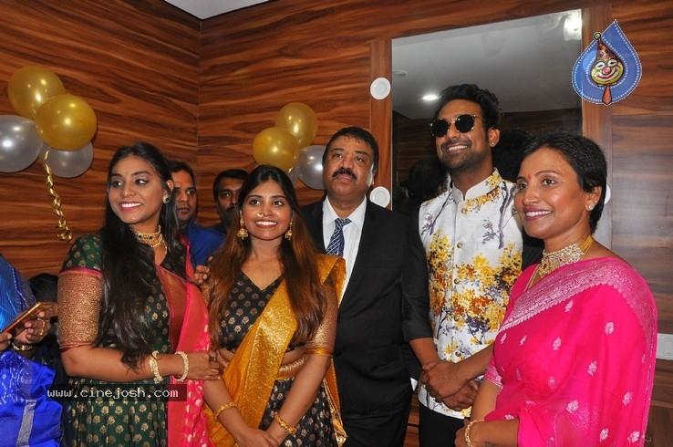 Varun Sandesh inaugurates  BeYou Salon - 28 / 30 photos
