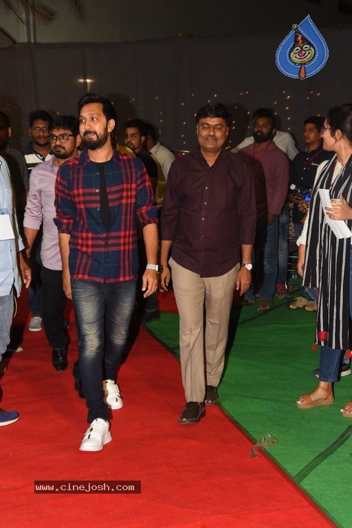 Venky Mama Movie Pre Release Event 01 - 17 / 40 photos