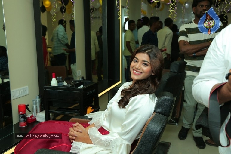 Yamini Bhaskar Inaugurates BeYou Salon at Narasaraopet - 3 / 21 photos