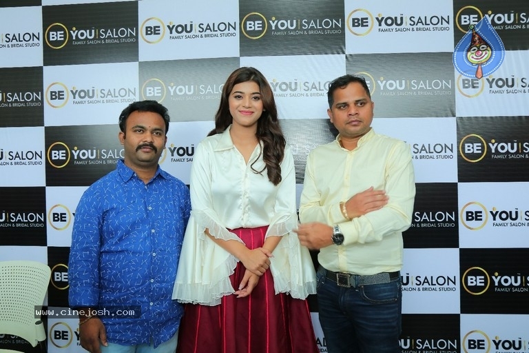 Yamini Bhaskar Inaugurates BeYou Salon at Narasaraopet - 10 / 21 photos