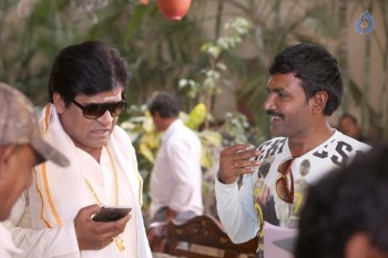 Aame Athadaithe Working Photos - 3 of 10