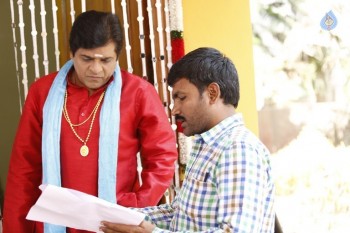Aame Athadaithe Working Photos - 9 of 10