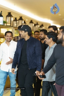 Allu Arjun Congratulate Geetha Govindam Team - 3 of 6