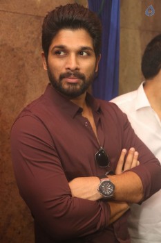 Allu Arjun DJ Movie Opening (95 photos) page 2 | Photos Gallery Allu Arjun DJ Movie Opening (95 photos) page 2 | Photos Gallery