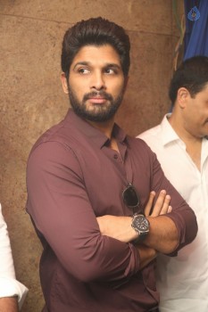 Allu Arjun DJ Movie Opening (95 photos) page 3 | Photos Gallery Allu Arjun DJ Movie Opening (95 photos) page 3 | Photos Gallery
