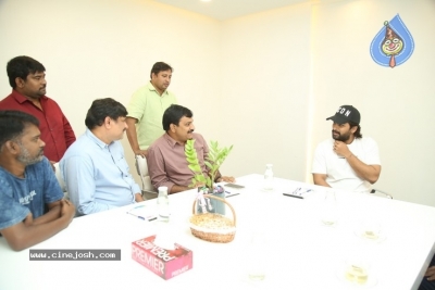 Allu Arjun Meets Film Newscasters Association - 11 of 16