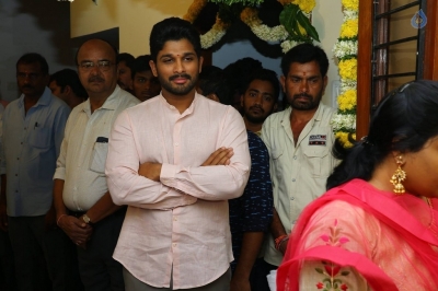 Allu Arjun Naa Peru Surya  Naa Illu India Movie Opening - 7 of 8
