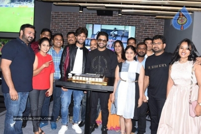 Allu Arjun Threw A Lavish Party For Team Taxiwala - 2 of 3