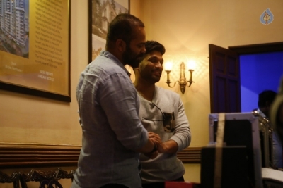 Allu Arjun with Golmaal Team in Mumbai - 1 of 6