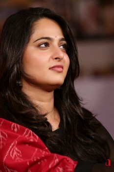 Anushka at Rudramadevi Promotion Photos - 28 of 38