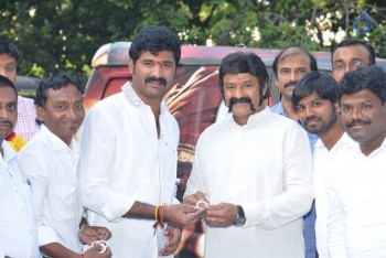 Balakrishna flag off Bharatha Desa Shata Punyakshetra Jaitrayatra - 17 of 39