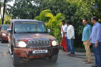 Balakrishna flag off Bharatha Desa Shata Punyakshetra Jaitrayatra - 20 of 39