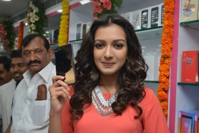 Catherine Tresa Launches B New Mobile Store at Kurnool - 3 of 5