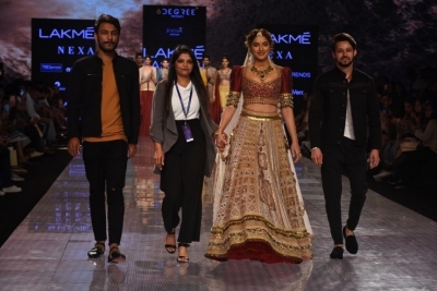 Celebs RampWalk At Lakme Fashion Week - 13 of 18