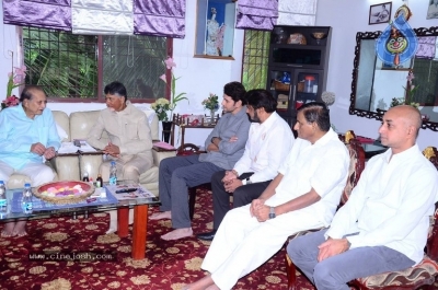 Chandrababu and Balakrishna Meet Superstar Krishna Family - 27 of 60