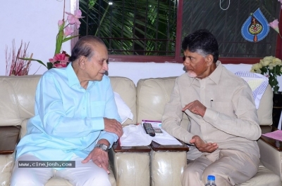 Chandrababu and Balakrishna Meet Superstar Krishna Family - 9 of 60