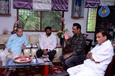 Chandrababu and Balakrishna Meet Superstar Krishna Family - 32 of 60