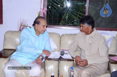 Chandrababu and Balakrishna Meet Superstar Krishna Family - 17 of 60