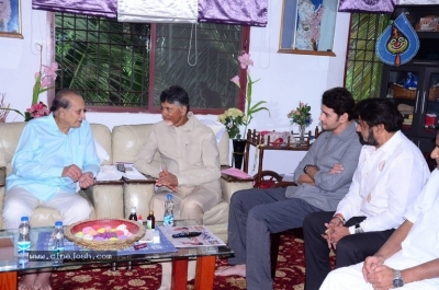 Chandrababu and Balakrishna Meet Superstar Krishna Family - 30 of 60