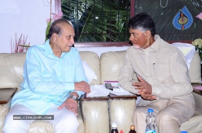 Chandrababu and Balakrishna Meet Superstar Krishna Family - 39 of 60