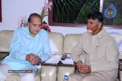 Chandrababu and Balakrishna Meet Superstar Krishna Family - 43 of 60