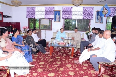 Chandrababu and Balakrishna Meet Superstar Krishna Family - 47 of 60