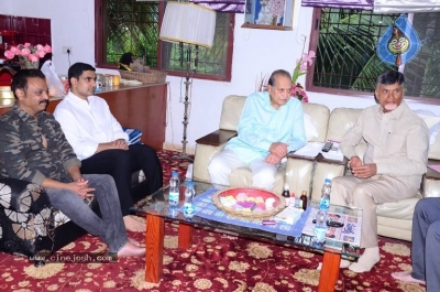 Chandrababu and Balakrishna Meet Superstar Krishna Family - 49 of 60