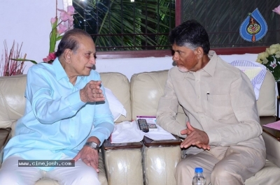 Chandrababu and Balakrishna Meet Superstar Krishna Family - 53 of 60