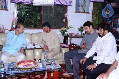 Chandrababu and Balakrishna Meet Superstar Krishna Family - 57 of 60