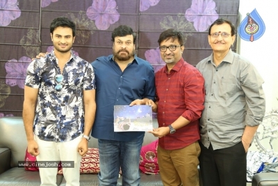 Chiranjeevi Congratulates Sammohanam Movie Team - 14 of 15