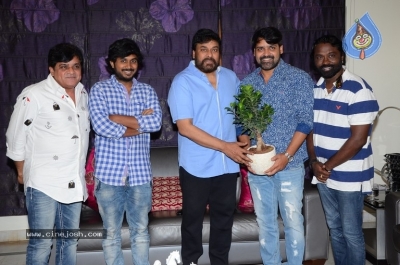 Chiranjeevi Launches Desamlo Dongalu Paddaru Trailer - 3 of 4