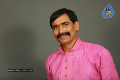 Chiranjeevi  Praises Guinness Record Winner Ramana Murthy - 7 of 21