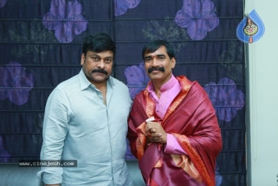 Chiranjeevi  Praises Guinness Record Winner Ramana Murthy - 9 of 21